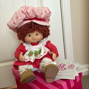 Marie Osmond Strawberry Shortcake 10 Inch Seated Doll #169/5000 - READ!!
